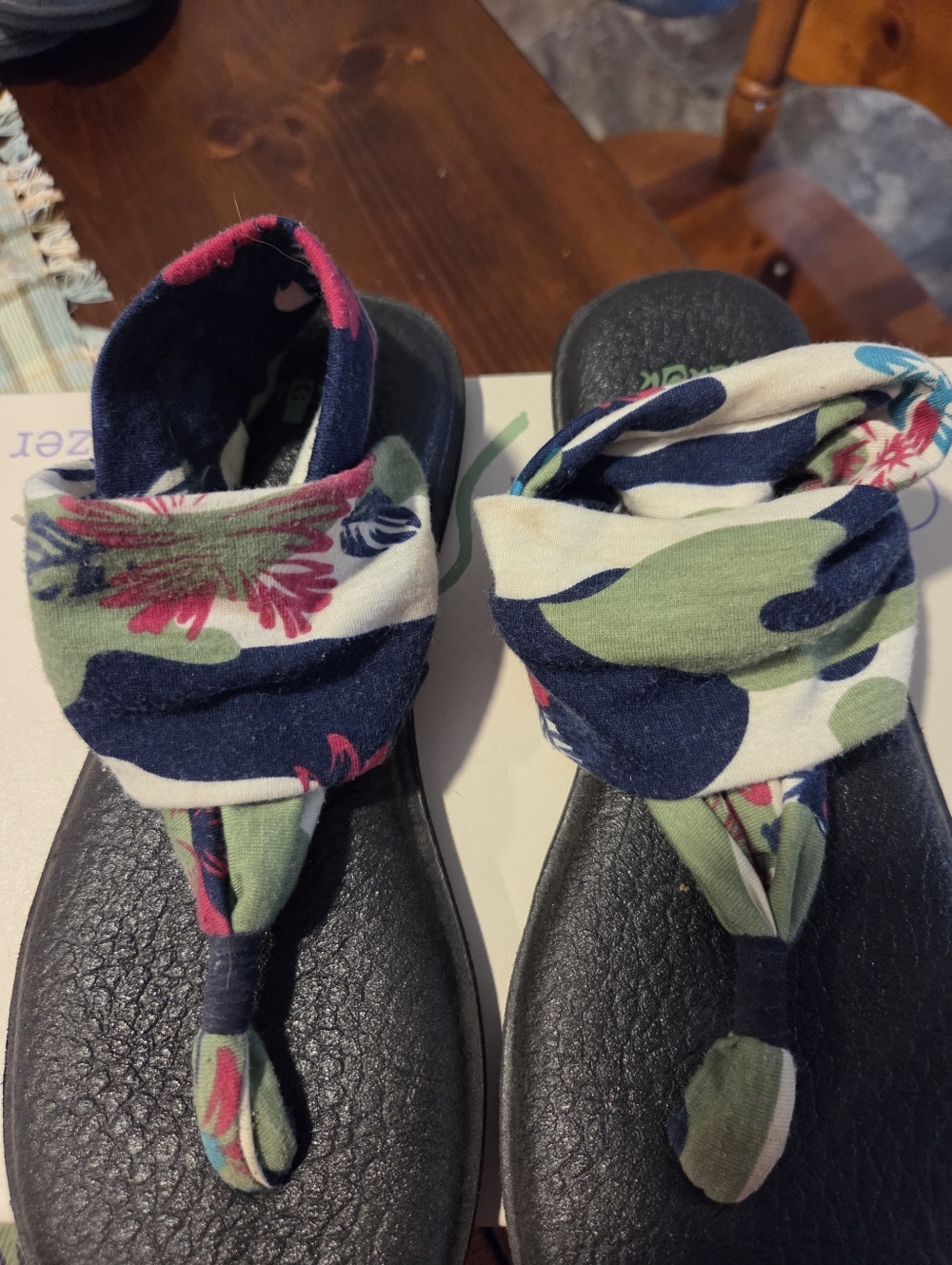 Sanuk Yoga Mat Women’s Floral Navy and Green Twist Thong Sandals